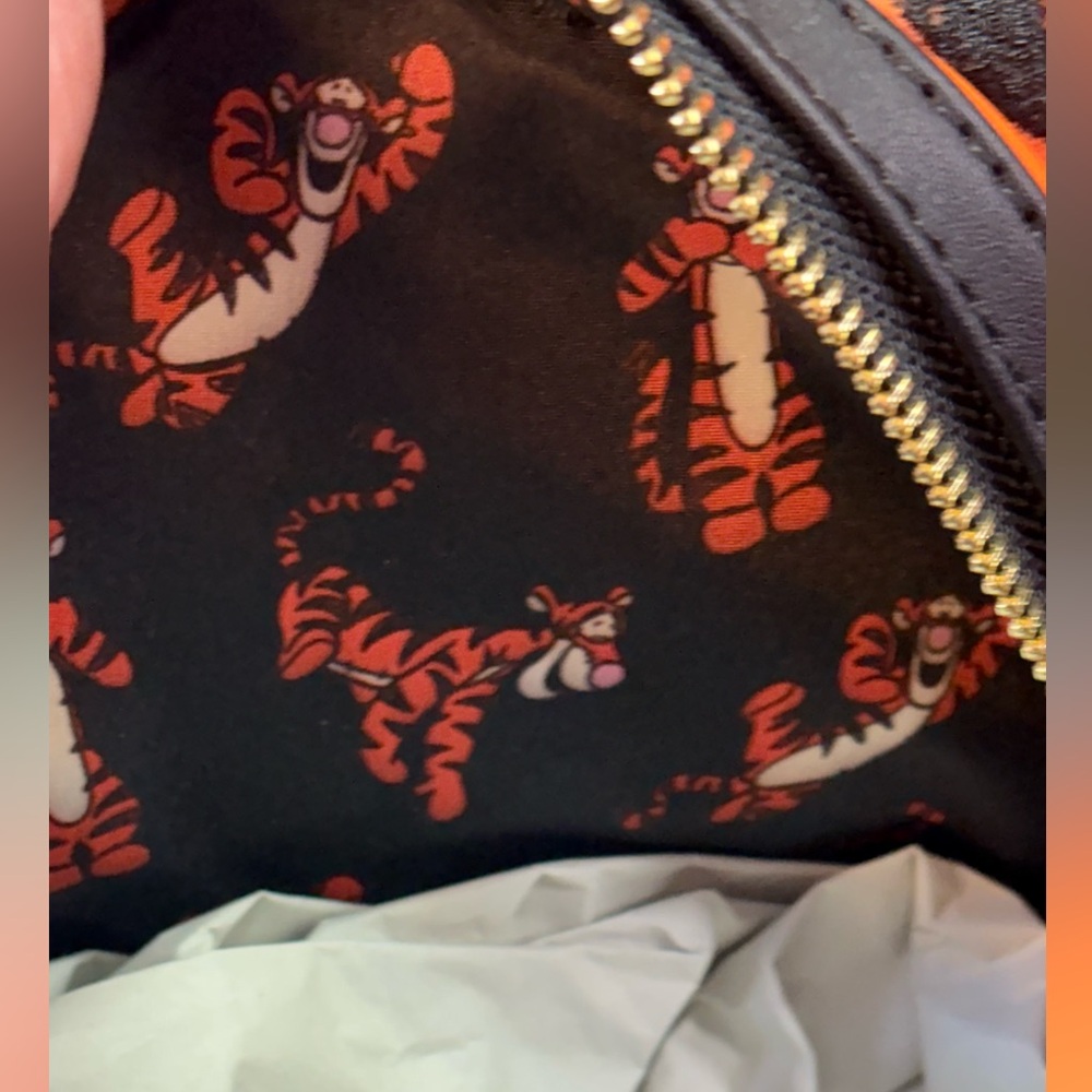 Disney Tigger Loungefly Backpack - Picture 7 of 7